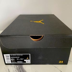 Air Jordan 1 Mid SE (GS) black/metallic gold-white